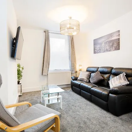 Semesterbostad Cozy 2 Bedroom House In The Heart Of For 4 People *