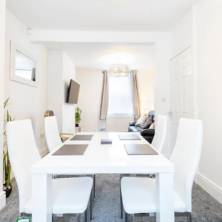 Cozy 2 Bedroom House In The Heart Of For 4 People * 布里斯托